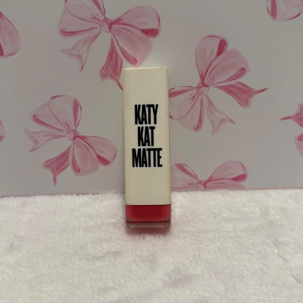 Katy Perry Katy Kat‎ Matte Lipstick Magenta Minx KP03 Matte Finish